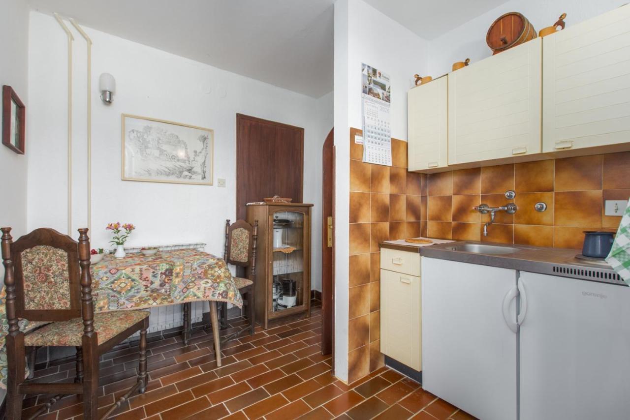 Anamarija Apartments Near The Beach And The Fantastic Adria Sea With Over 10 Small Islands Close By Фунтана Экстерьер фото