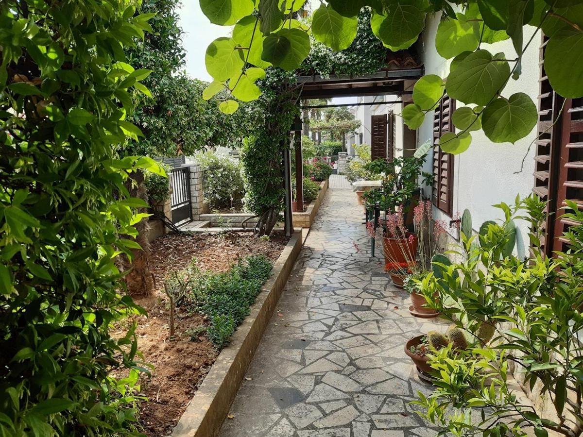 Anamarija Apartments Near The Beach And The Fantastic Adria Sea With Over 10 Small Islands Close By Фунтана Экстерьер фото
